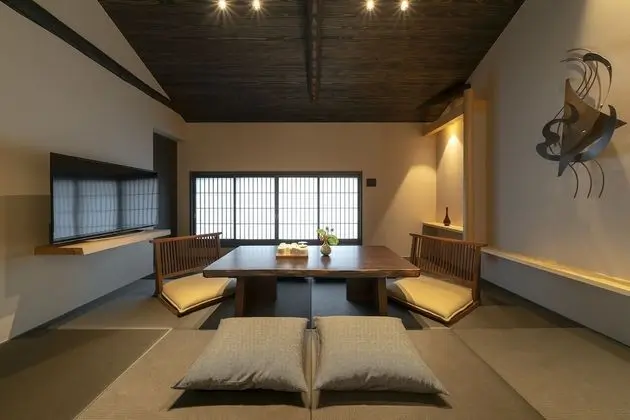 Traditional Ev, Sigara İçilmez (Private Vacation, Hinaya Ichi)