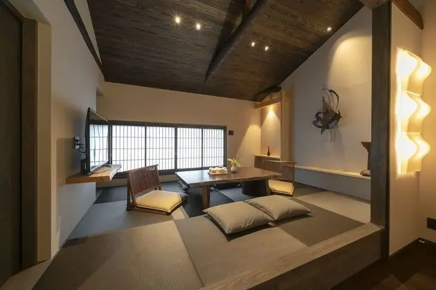Traditional Ev, Sigara İçilmez (Private Vacation, Hinaya Ichi)