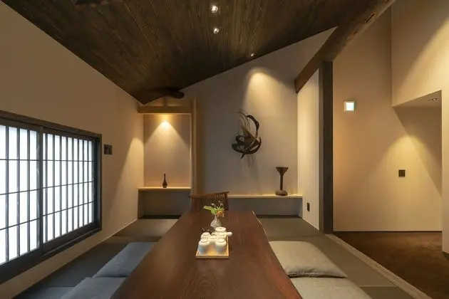Traditional Ev, Sigara İçilmez (Private Vacation, Hinaya Ichi)