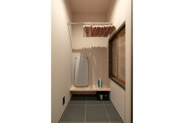 Traditional Ev, Sigara İçilmez (Private Vacation, Hinaya Ichi)