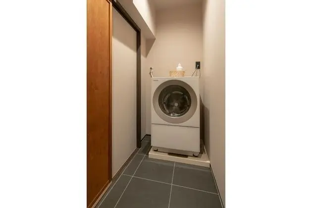 Traditional Ev, Sigara İçilmez (Private Vacation, Hinaya Ichi)