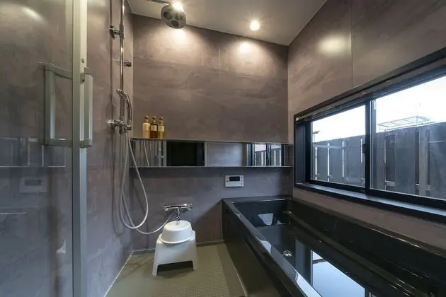 Traditional Ev, Sigara İçilmez (Private Vacation, Hinaya Ichi)