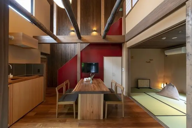 Traditional Ev, Sigara İçilmez (Private Vacation, Hinaya Ni)