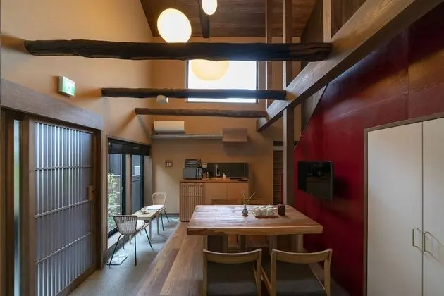 Traditional Ev, Sigara İçilmez (Private Vacation, Hinaya Ni)
