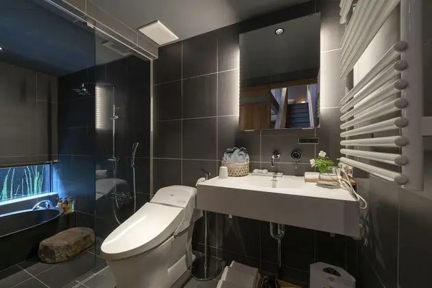 Traditional Ev, Sigara İçilmez (Private Vacation, Hinaya Ni)