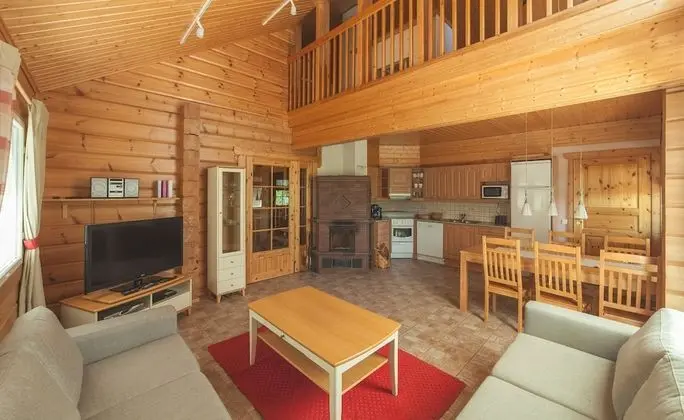 Family Kır Evi, 2 Yatak Odası, Sauna, Göl Kenarı (Karhu)