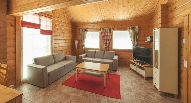 Family Kır Evi, 2 Yatak Odası, Sauna, Göl Kenarı (Karhu)