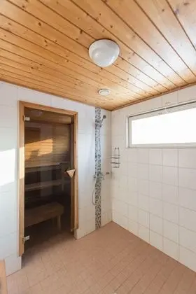 Family Kır Evi, 2 Yatak Odası, Sauna, Göl Kenarı (Karhu)