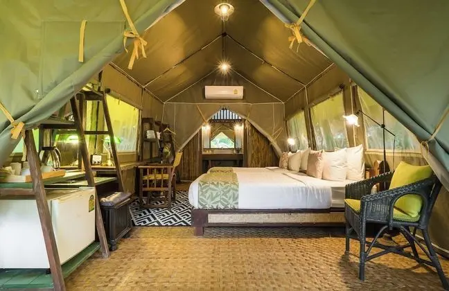 Superior Tent (Safari Dinner + Breakfast + Lunch)