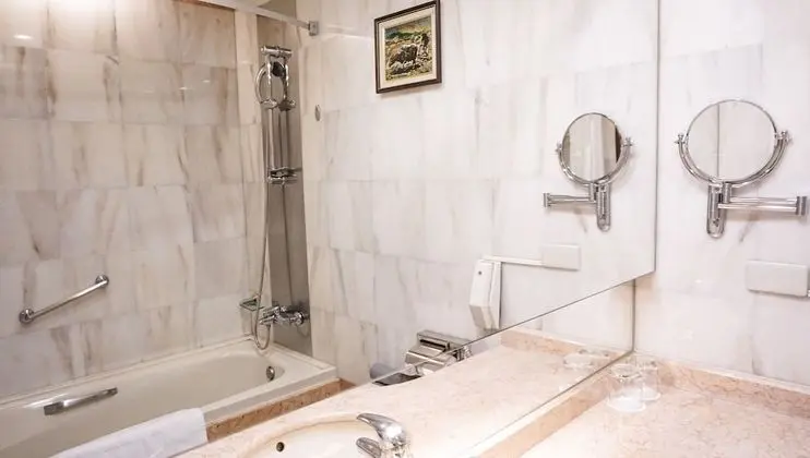 Executive Süit, 2 Yatak Odası (1 Double, 2 Single beds)