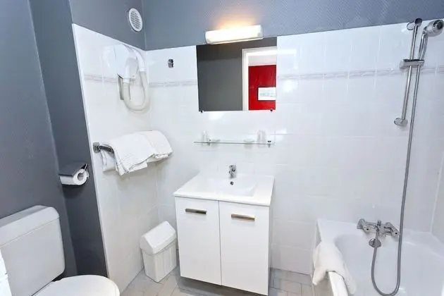 Tek Büyük Yataklı Oda, 2 Yatak Odası (Adjacent)