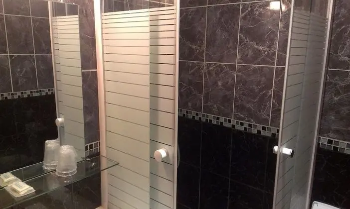 Üç Kişilik Oda