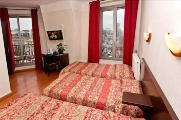 Üç Kişilik Oda