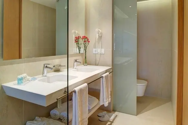 Tek Büyük Yataklı Oda, Balkon, Deniz Manzaralı