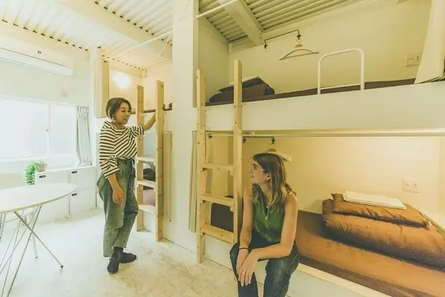 Ortak Ranzalı Oda, Sadece kadınlar için