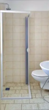 Basic Tek Büyük veya İki Ayrı Yataklı Oda
