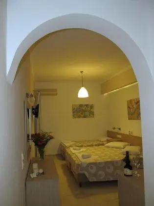 Üç Kişilik Oda