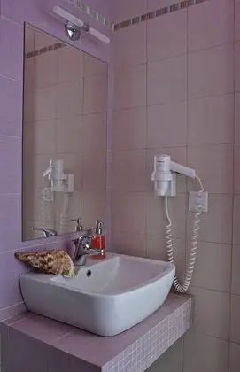 Üç Kişilik Oda