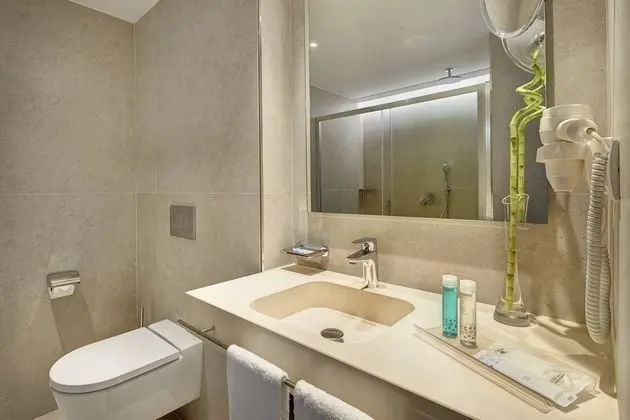 Tek Büyük Yataklı Oda, Balkon, Deniz Manzaralı