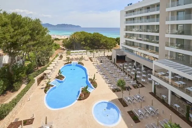 Tek Büyük Yataklı Oda, Balkon, Havuz Manzaralı