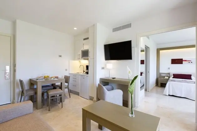 Family Stüdyo (3 Adults)