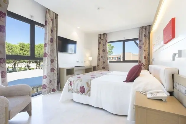 Family Stüdyo (3 Adults)