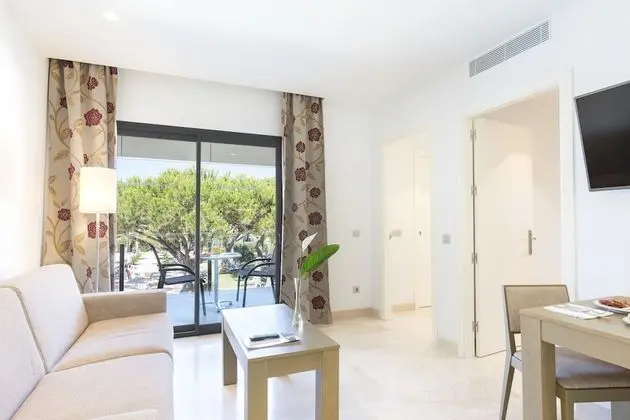 Family Stüdyo (3 Adults)