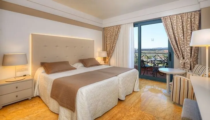 Tek Büyük Yataklı Oda, Balkon