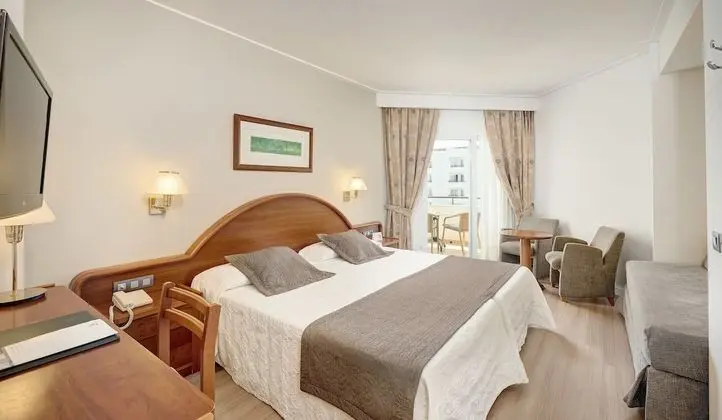 Tek Büyük Yataklı Oda, Balkon, Kısmi Deniz Manzaralı (3 adults)