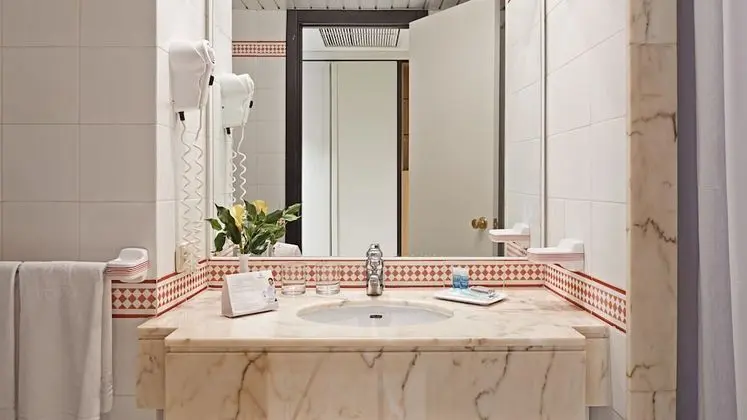Tek Büyük Yataklı Oda, Balkon, Deniz Manzaralı