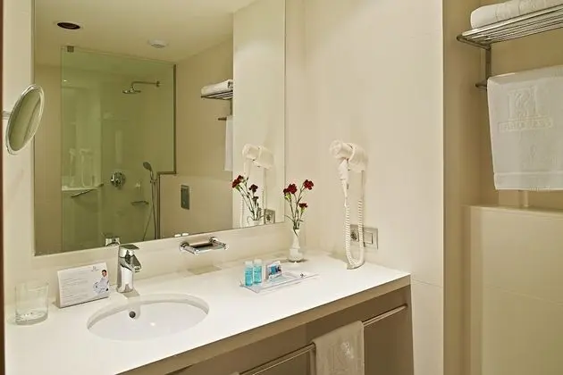 Standard Tek Büyük Yataklı Oda, Havuz Manzaralı (2 adults + 1 children)