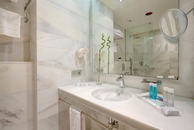 Standard Tek Büyük Yataklı Oda, Havuz Manzaralı (3 adults)
