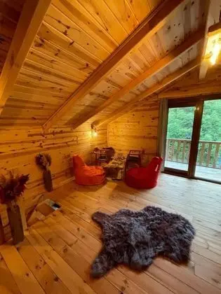 Bungalow, Dere ve Orman Manzaralı, Jakuzili ve Balkonlu