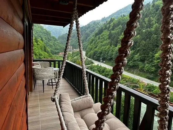 Bungalow, Dere ve Orman Manzaralı, Jakuzili ve Balkonlu