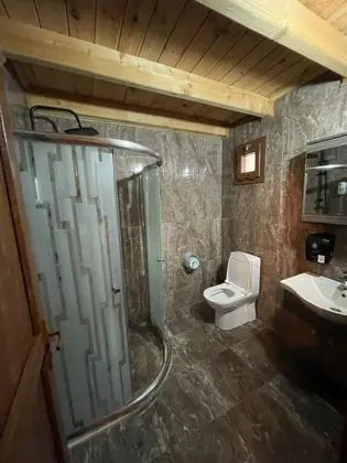 Bungalow, Dere ve Orman Manzaralı, Jakuzili ve Balkonlu