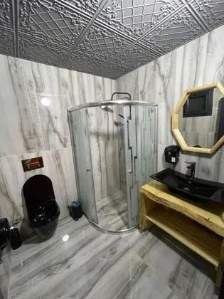 Suite, Dere ve Orman Manzaralı, Şömineli ve Jakuzili