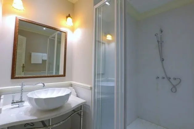 Hiranyakul Room (1+1 Bedroom Suite River View)