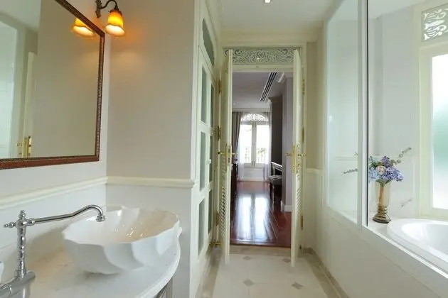 Hiranyakul Room (1+1 Bedroom Suite River View)
