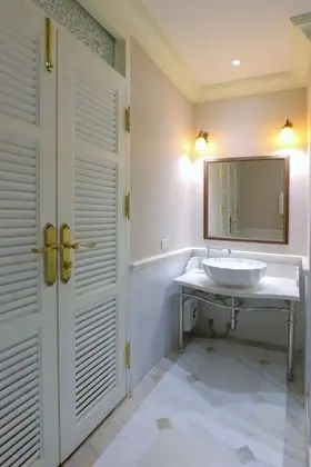 Hiranyakul Room (1+1 Bedroom Suite River View)