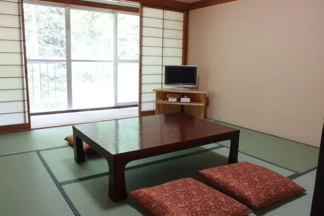 Traditional İki Ayrı Yataklı Oda, Sigara İçilebilir, Ortak Banyo (Japanese Style)