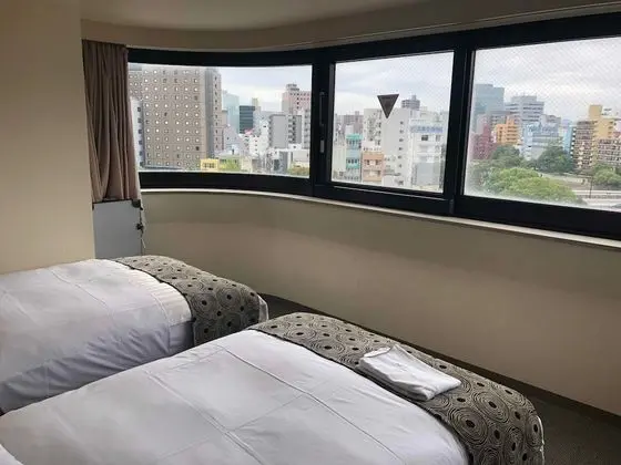 İki Ayrı Yataklı Oda, Sigara İçilmez