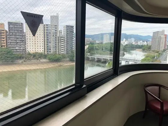 İki Ayrı Yataklı Oda, Sigara İçilmez