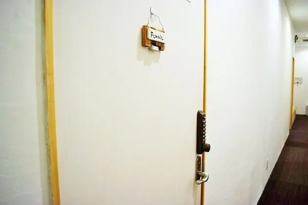 Ortak Ranzalı Oda, Sadece kadınlar için