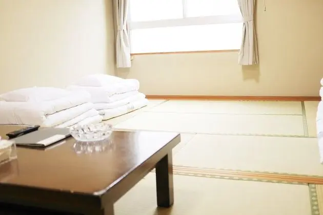 Traditional Oda, Japon Şiltesi, Sigara İçilebilir, Ortak Banyo (16 square meters)