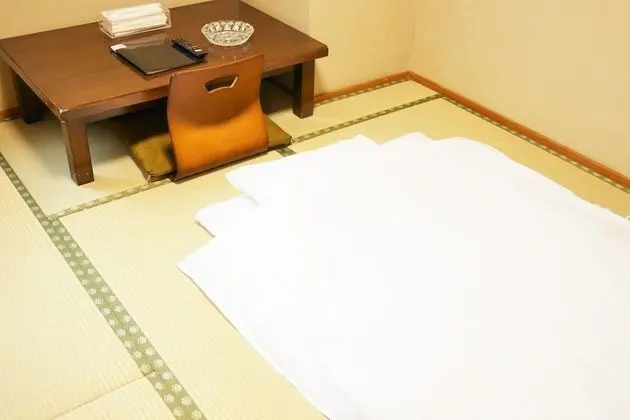 Traditional Oda, Japon Şiltesi, Sigara İçilebilir, Ortak Banyo (9 square meters)