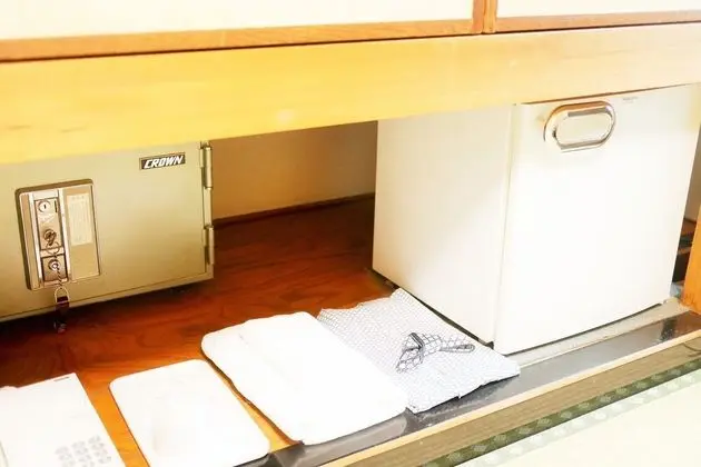 Traditional Oda, Japon Şiltesi, Sigara İçilebilir, Ortak Banyo (9 square meters)