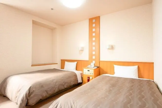 İki Ayrı Yataklı Oda, Sigara İçilebilir