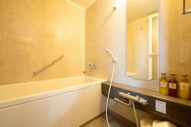 İki Ayrı Yataklı Oda, Sigara İçilebilir