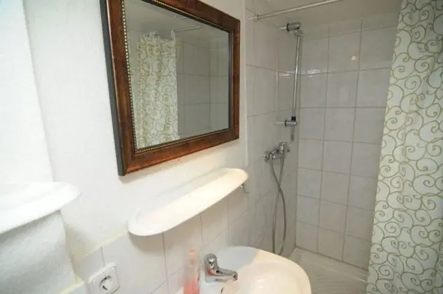Üç Kişilik Oda