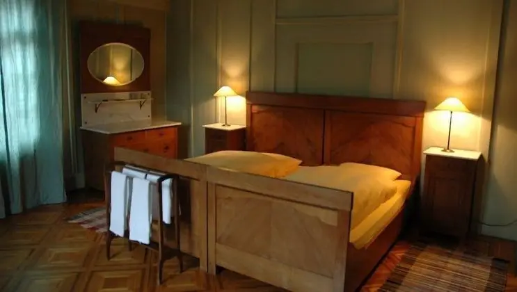 Tek Büyük Yataklı Oda, Ortak Banyo (Das Dorfzimmer)